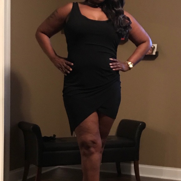 VENUS Dresses & Skirts - Side pleaded dress w/split